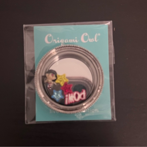 Origami Owl Stick It Twist Silver Living Locket with Wonder Woman Charms - New - Picture 2 of 6